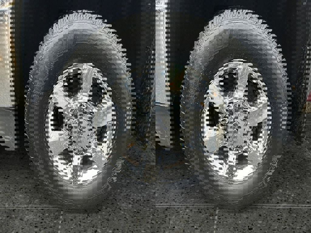 Used 2015 GMC Sierra 2500 SLT w/ Duramax Plus Package image 9