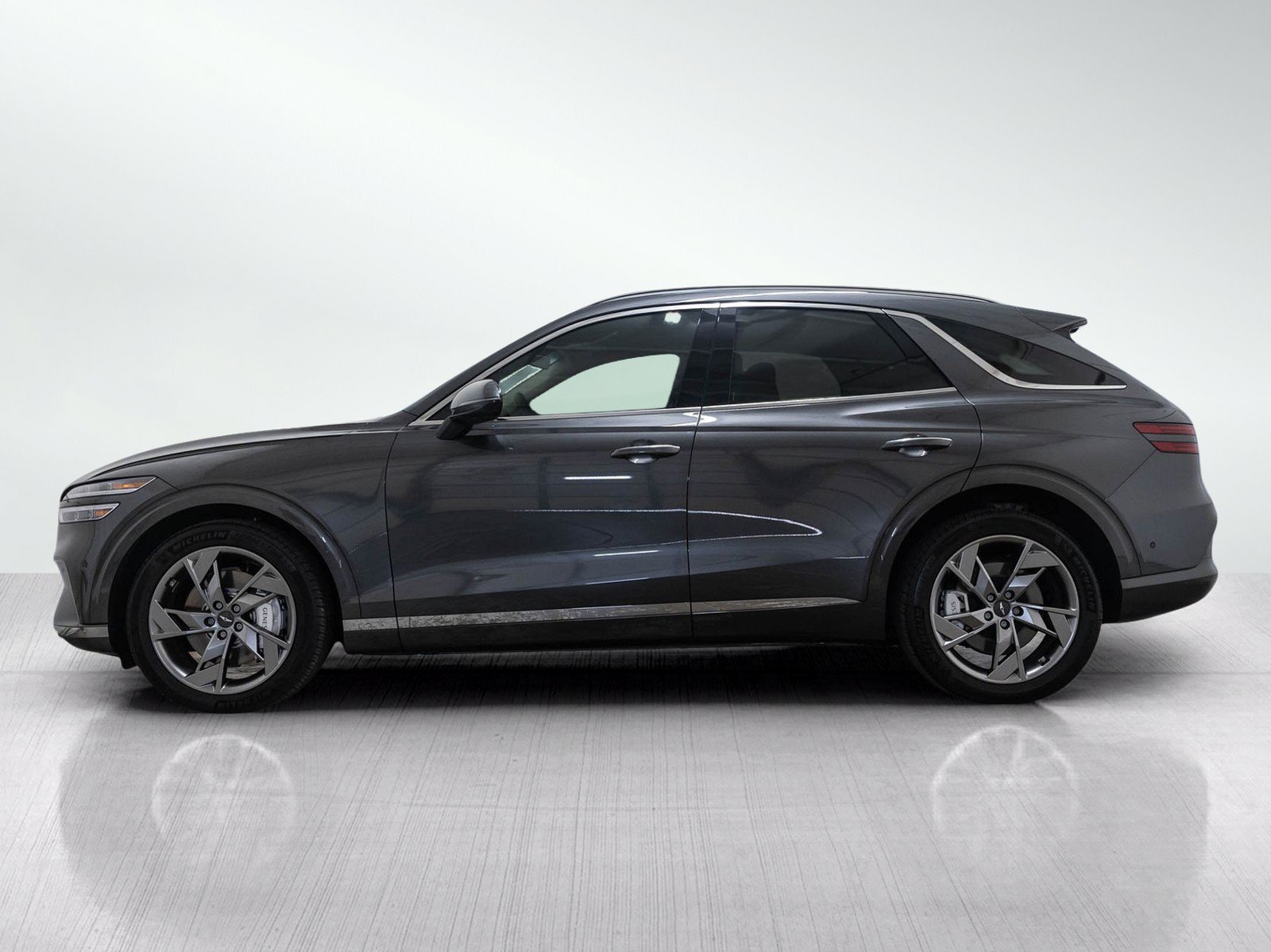 Used 2025 Genesis Electrified GV70 w/ Prestige Package AWD/4WD image 3