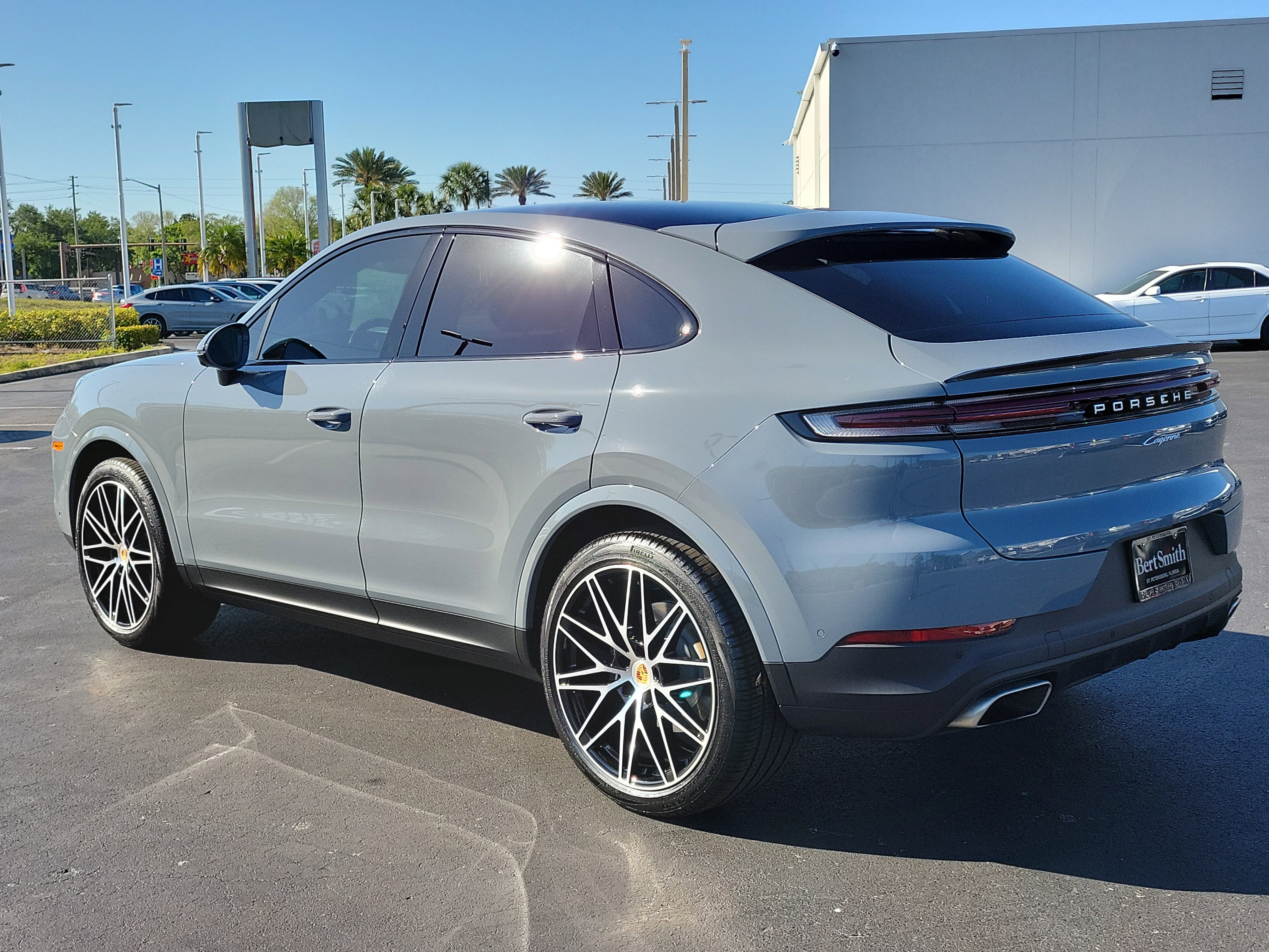 Used 2024 Porsche Cayenne Coupe image 4