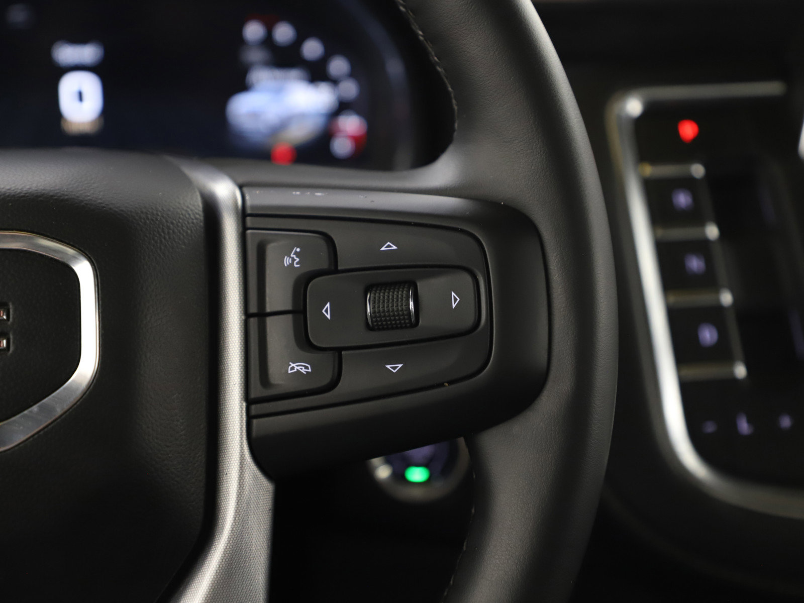Used 2023 GMC Yukon XL SLT w/ SLT Premium Package image 31