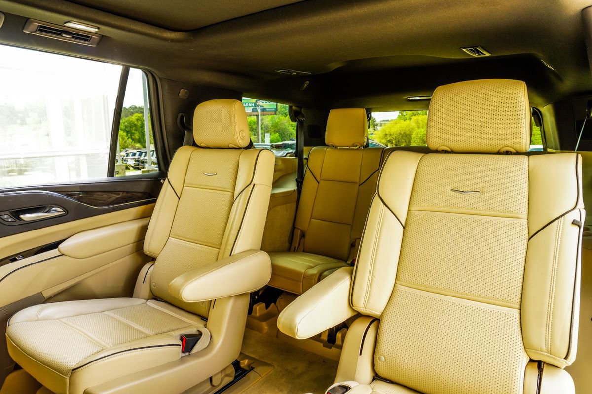 Used 2022 Cadillac Escalade Premium Luxury image 38