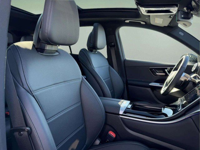 Certified 2025 Mercedes-Benz GLC 300 4MATIC image 30