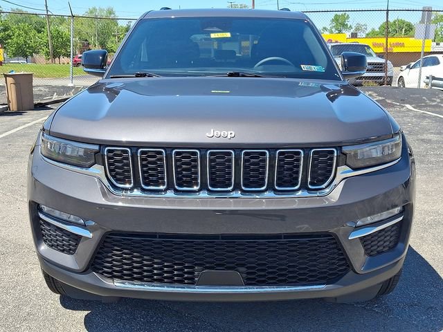 Used 2025 Jeep Grand Cherokee Limited AWD/4WD image 2