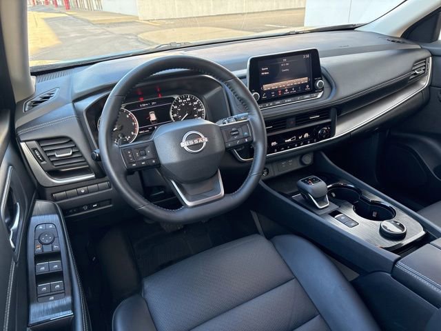 Used 2025 Nissan Rogue SV w/ SV Premium Package image 28