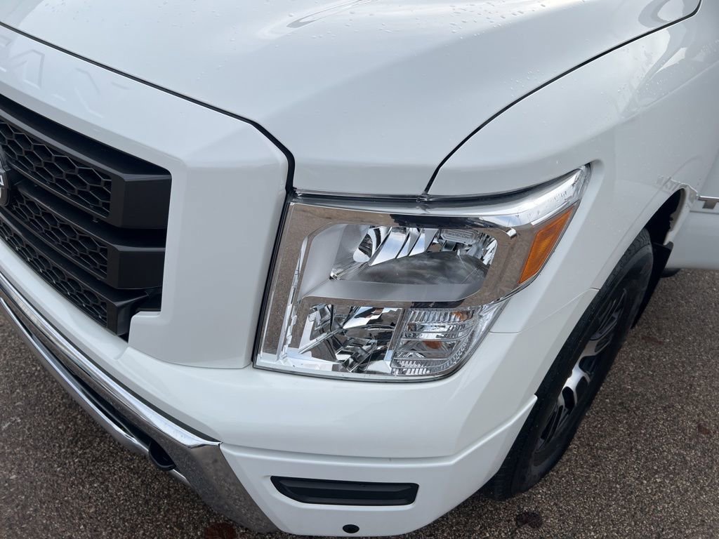 Certified 2024 Nissan Titan SV w/ SV Convenience Package image 27