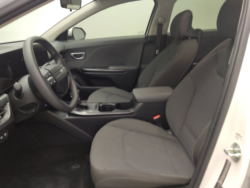 Used 2025 Kia K4 FWD image 17