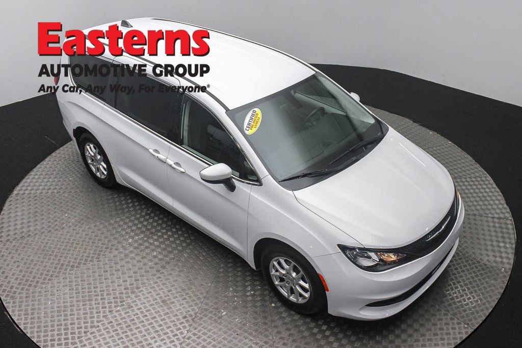 Used 2022 Chrysler Voyager LX FWD image 3