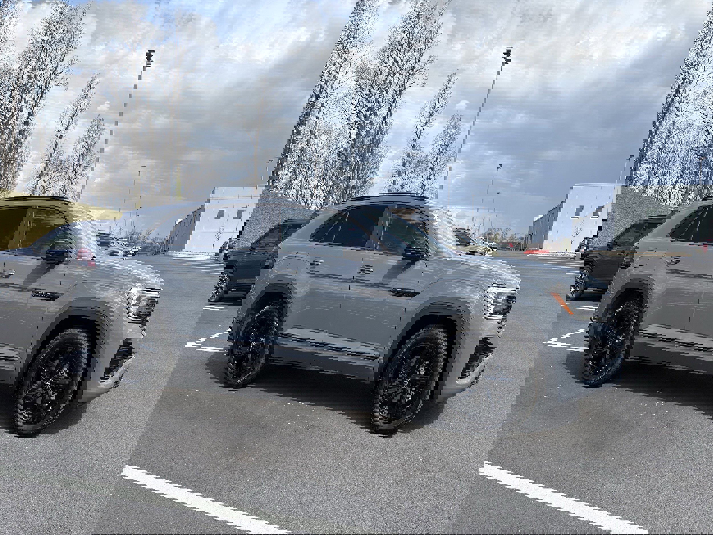 Used 2025 Volkswagen Atlas Cross Sport SEL R-Line image 7