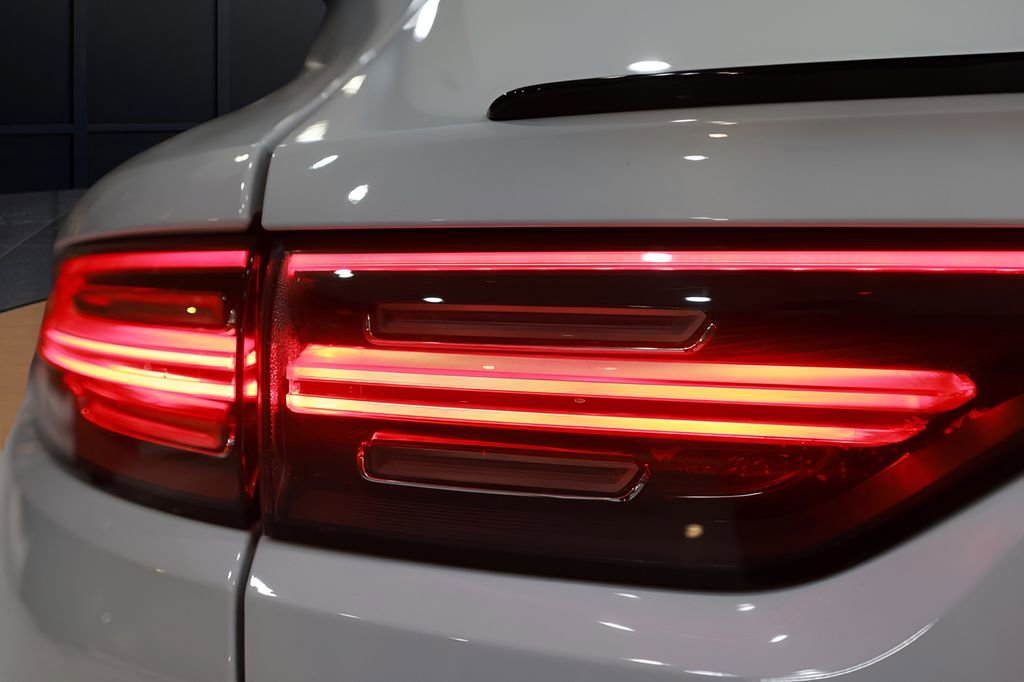 Used 2021 Porsche Cayenne S w/ Premium Package Plus image 27