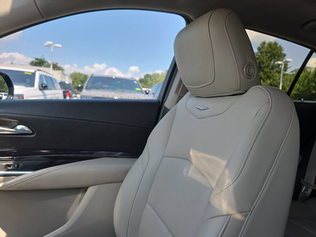 Used 2019 Cadillac XT4 Luxury w/ Cold Weather Package AWD/4WD image 40