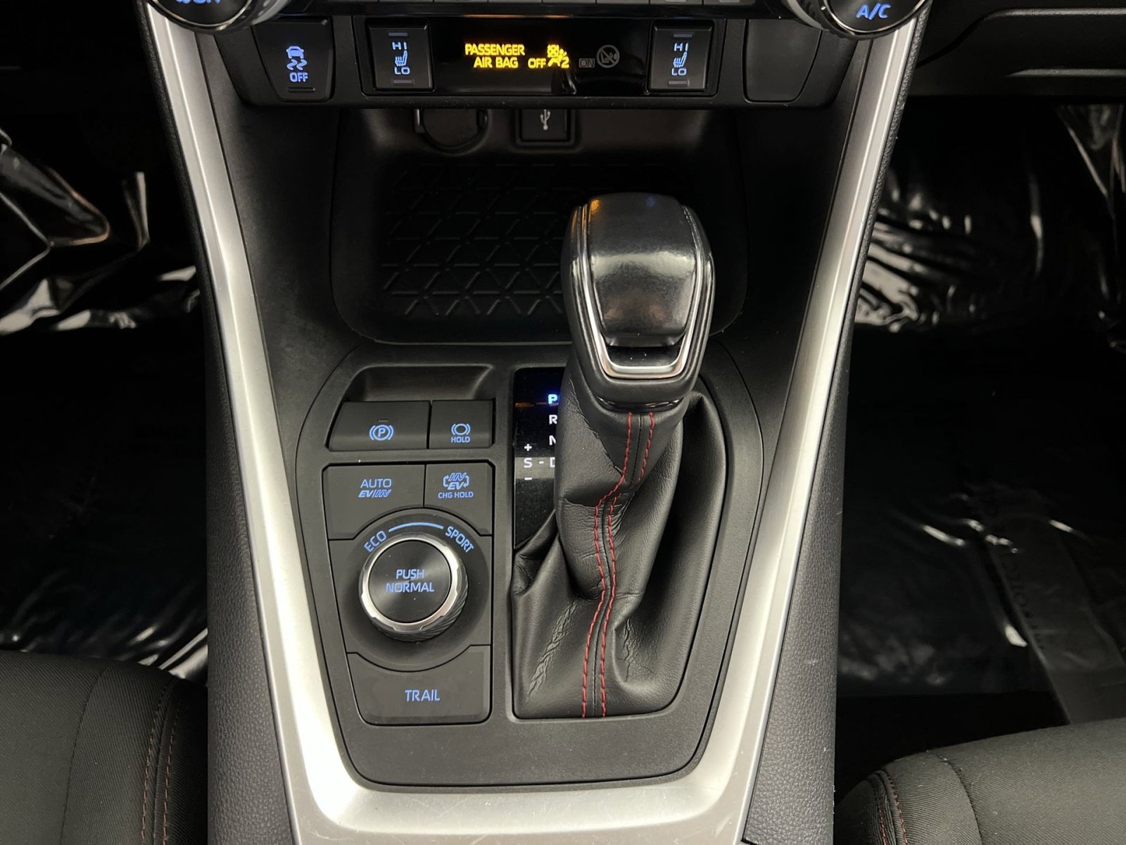 Used 2021 Toyota RAV4 SE image 20