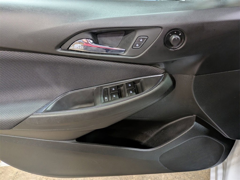 Used 2018 Chevrolet Cruze LT image 12