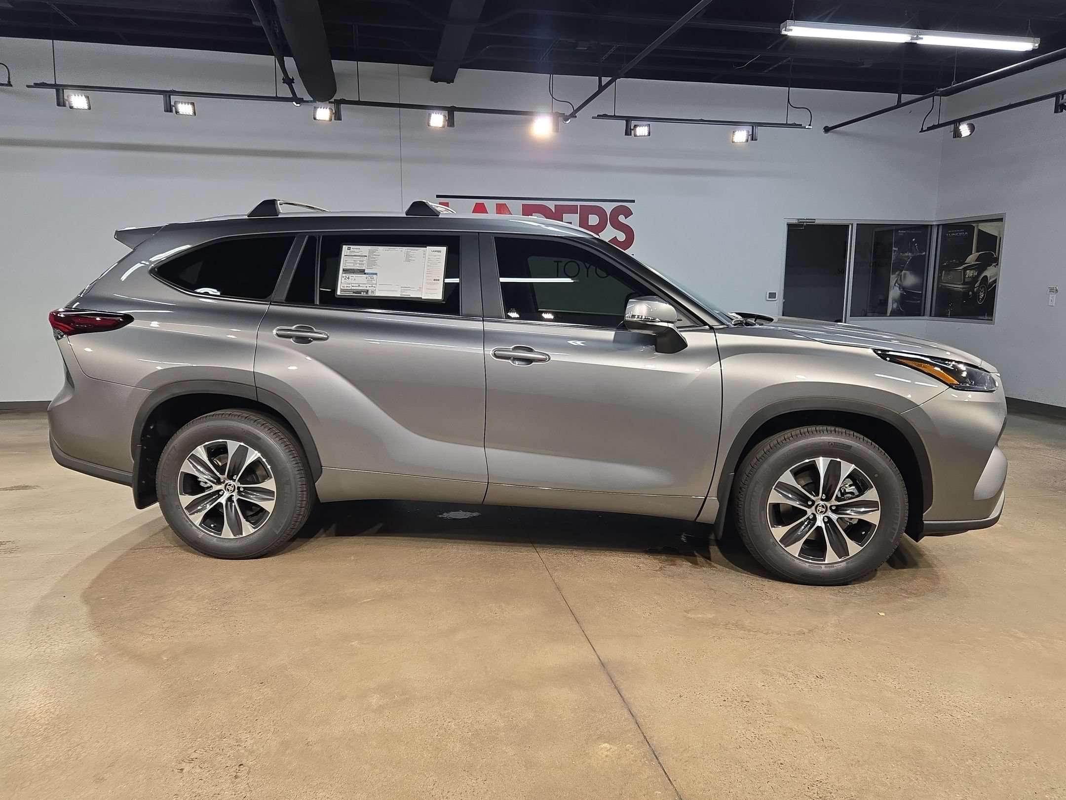 New 2026 Toyota Highlander XLE AWD/4WD image 8