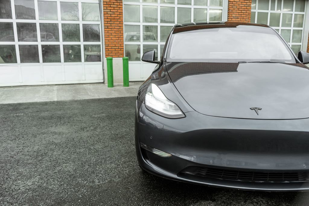 Used 2020 Tesla Model Y Long Range image 37
