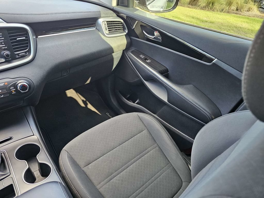 Used 2020 Kia Sorento FWD V6 image 17