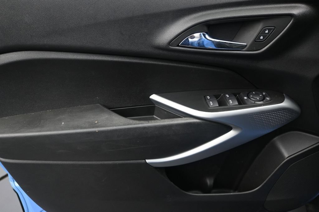Used 2024 Chevrolet Trax RS FWD image 11