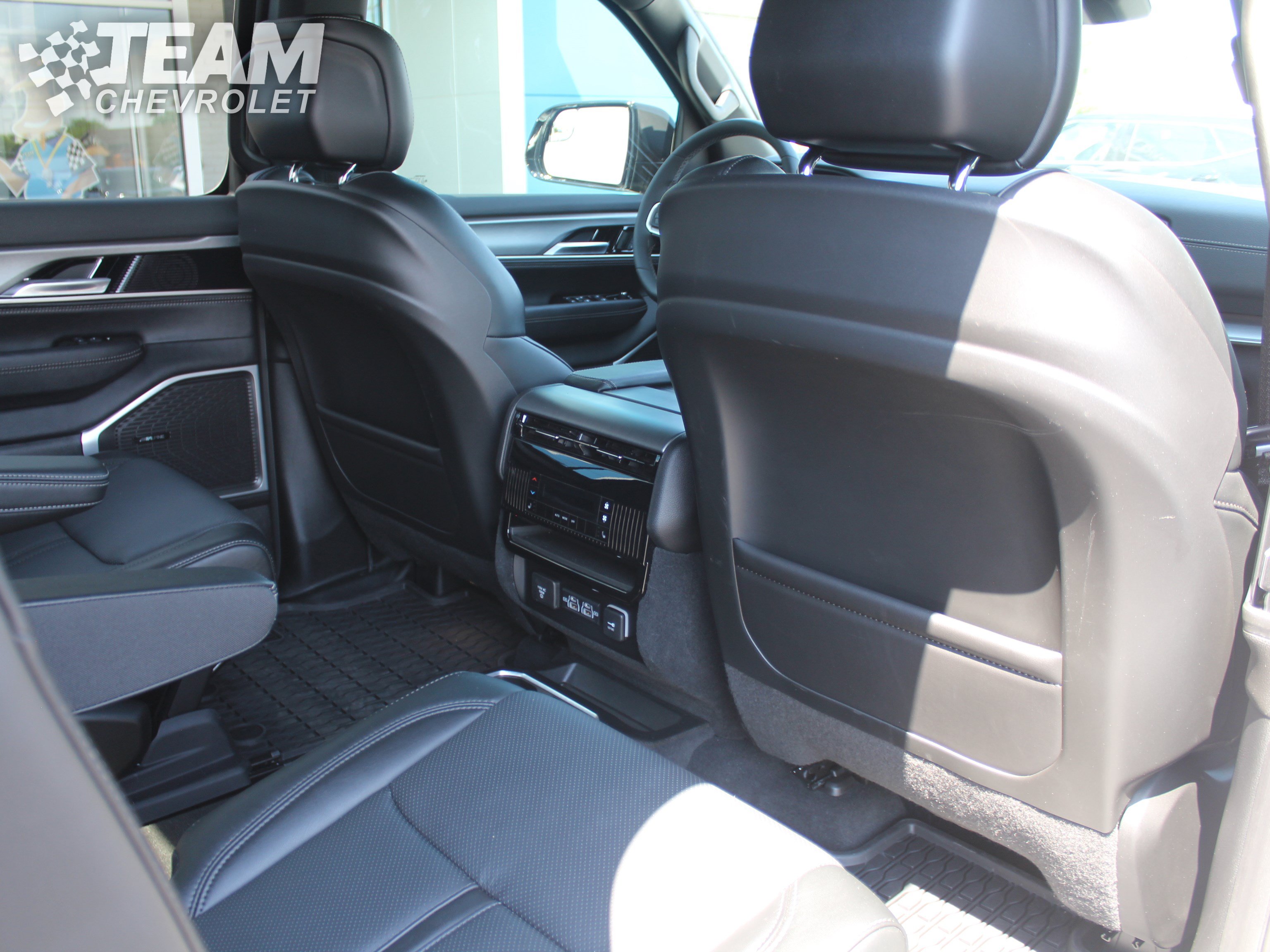 Used 2025 Jeep Wagoneer Series II AWD/4WD image 25