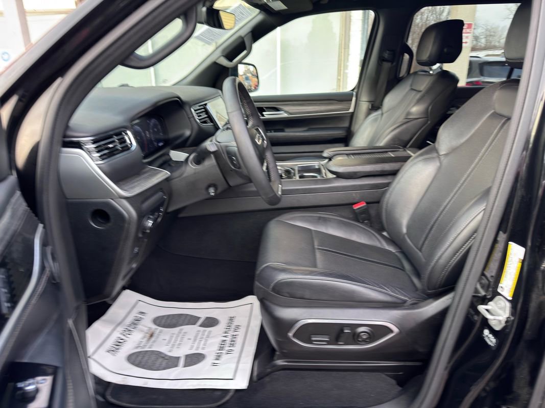 Used 2024 Jeep Wagoneer L Series II w/ Flexible Seating Group image 17