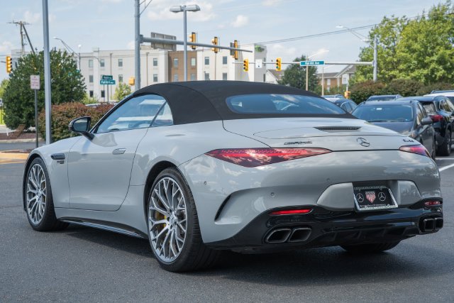 Used 2022 Mercedes-Benz SL 55 AMG 4MATIC w/ Driver Assistance Package image 9