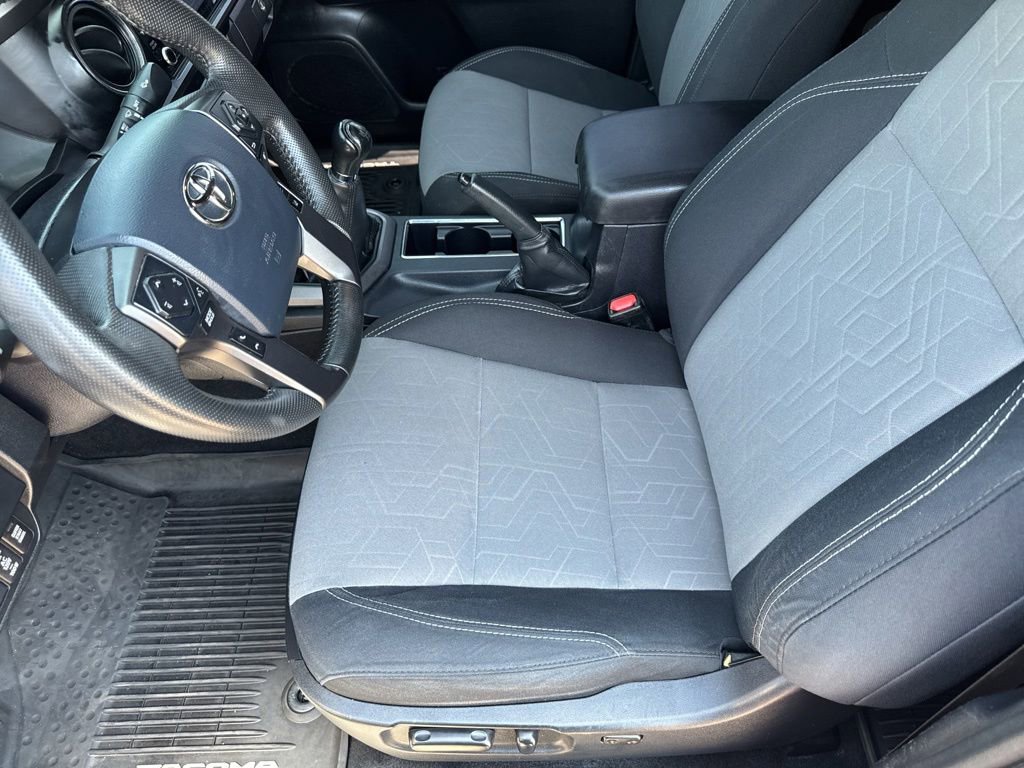 Used 2020 Toyota Tacoma TRD Off-Road AWD/4WD image 21