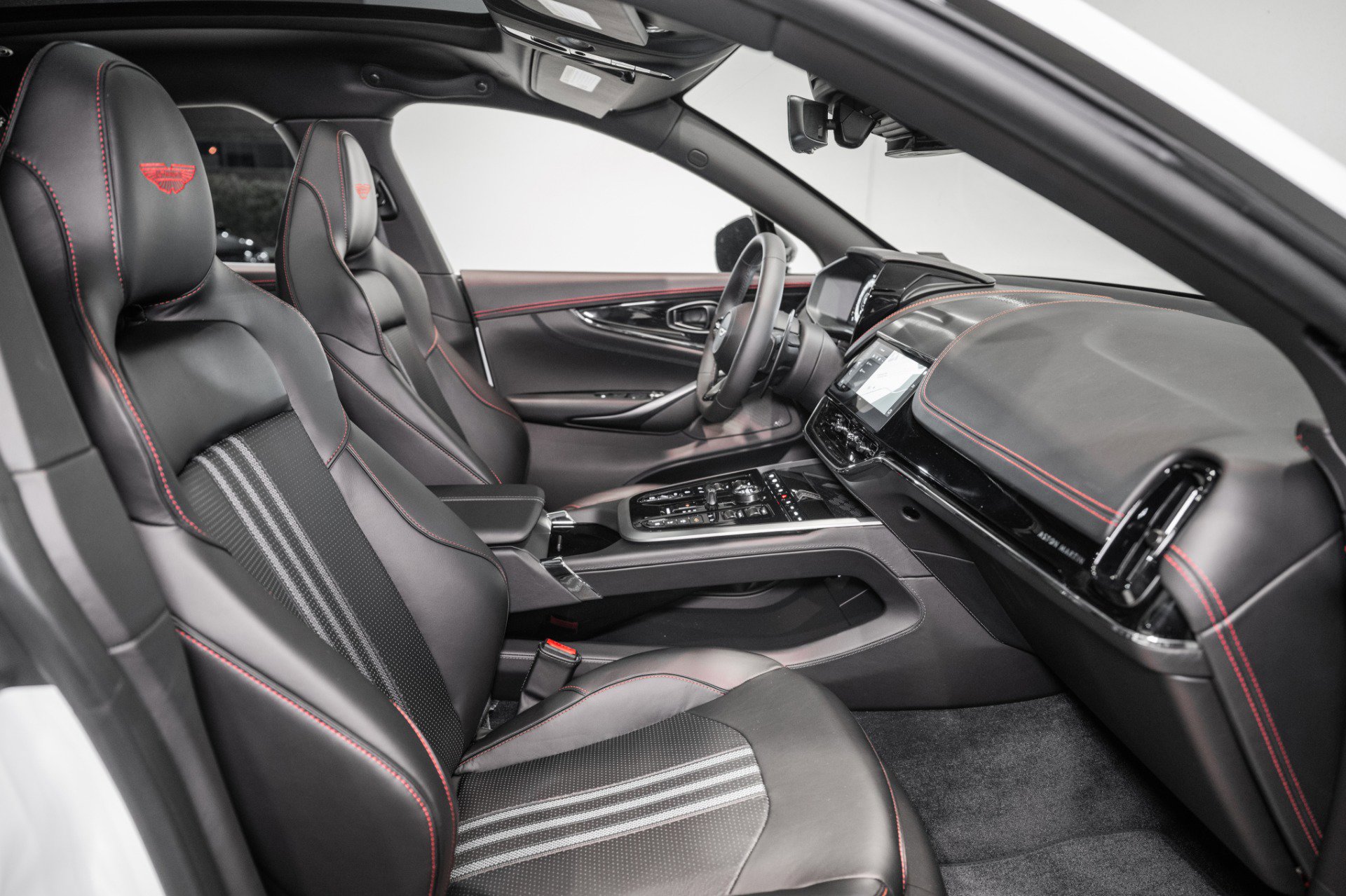 New 2026 Aston Martin DBX 707 image 20