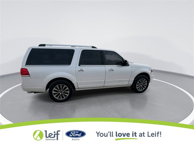 Used 2017 Lincoln Navigator L Select image 12