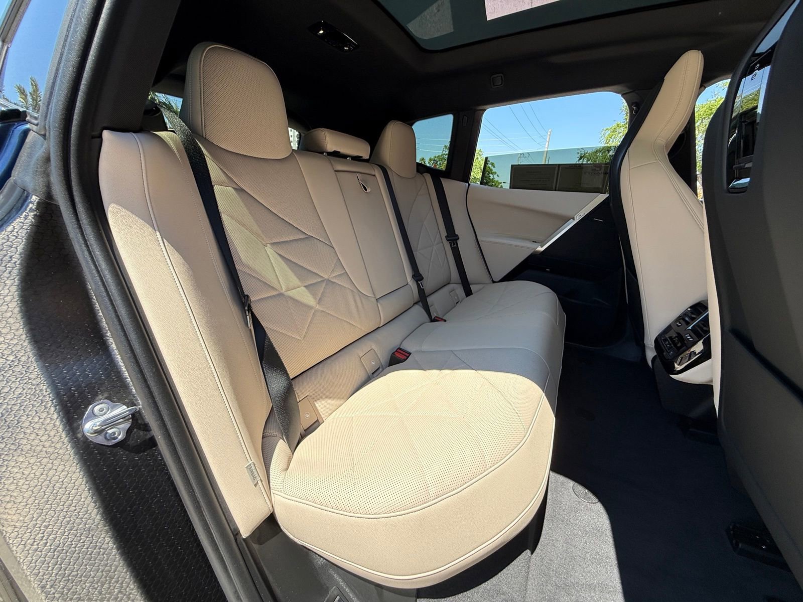 Used 2024 BMW iX xDrive50 w/ Premium Package image 13