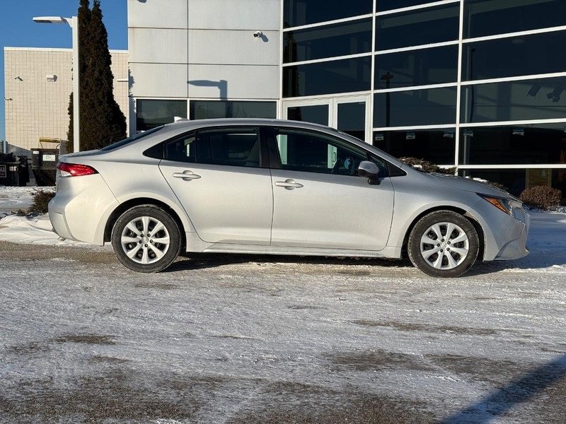 Used 2024 Toyota Corolla LE image 2
