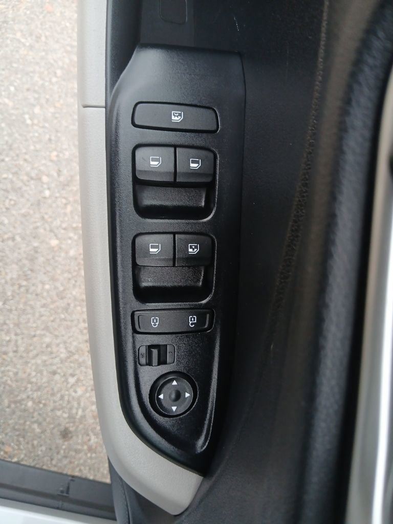 Used 2023 Hyundai Venue SEL image 25