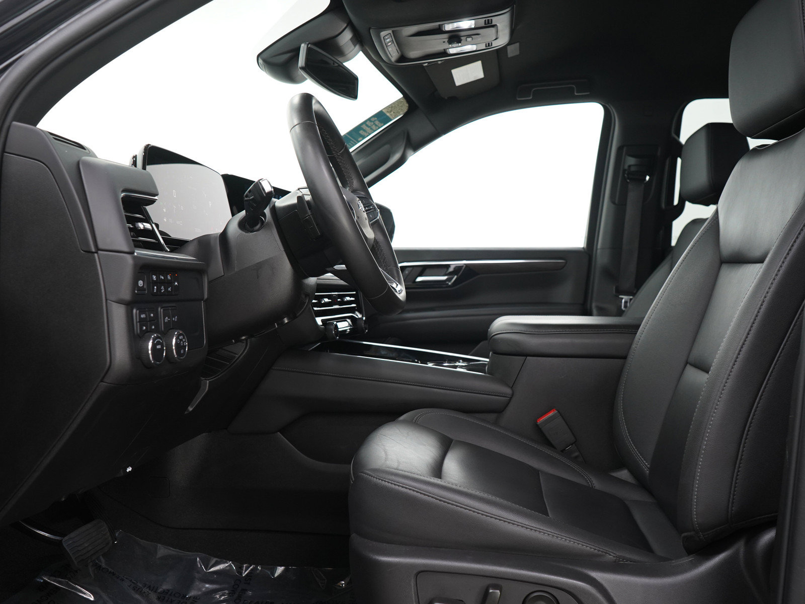 Used 2025 Chevrolet Suburban Z71 AWD/4WD image 25