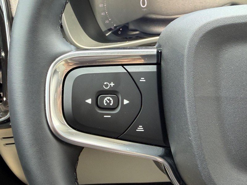 Certified 2026 Volvo XC40 B5 Plus AWD/4WD image 17