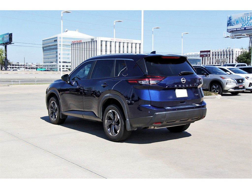 Used 2024 Nissan Rogue SV w/ SV Premium Package image 4