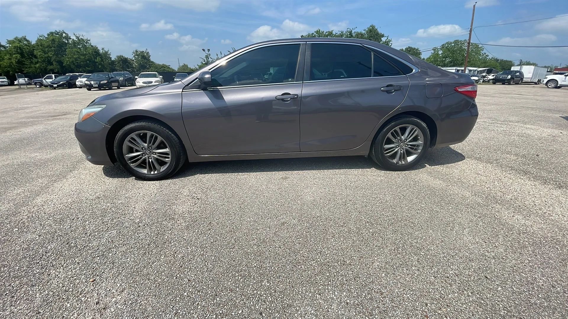 Used 2016 Toyota Camry SE FWD image 2