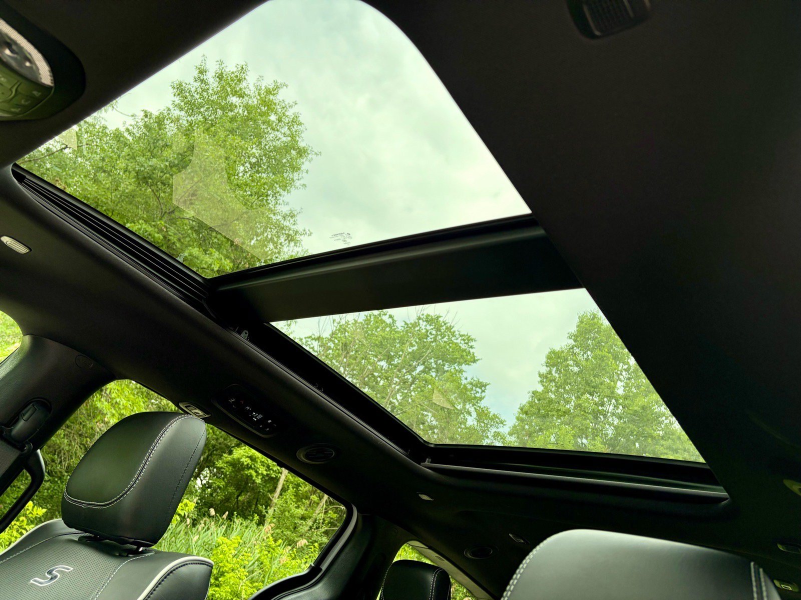 New 2027 Chrysler Pacifica Limited FWD image 4