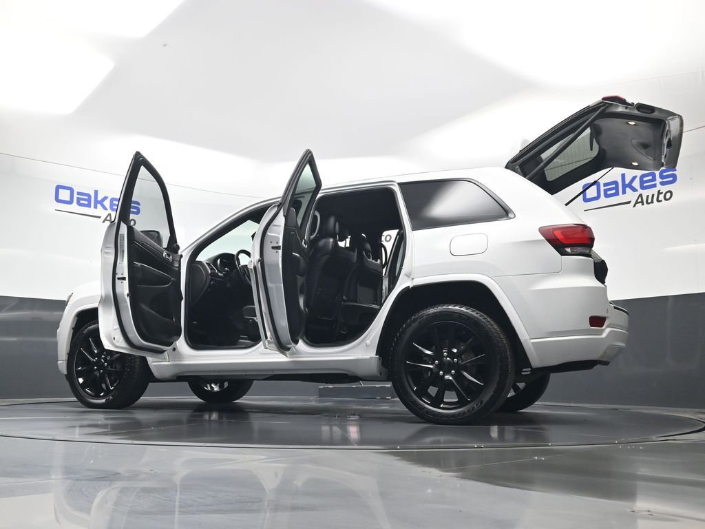 Used 2018 Jeep Grand Cherokee Altitude image 61