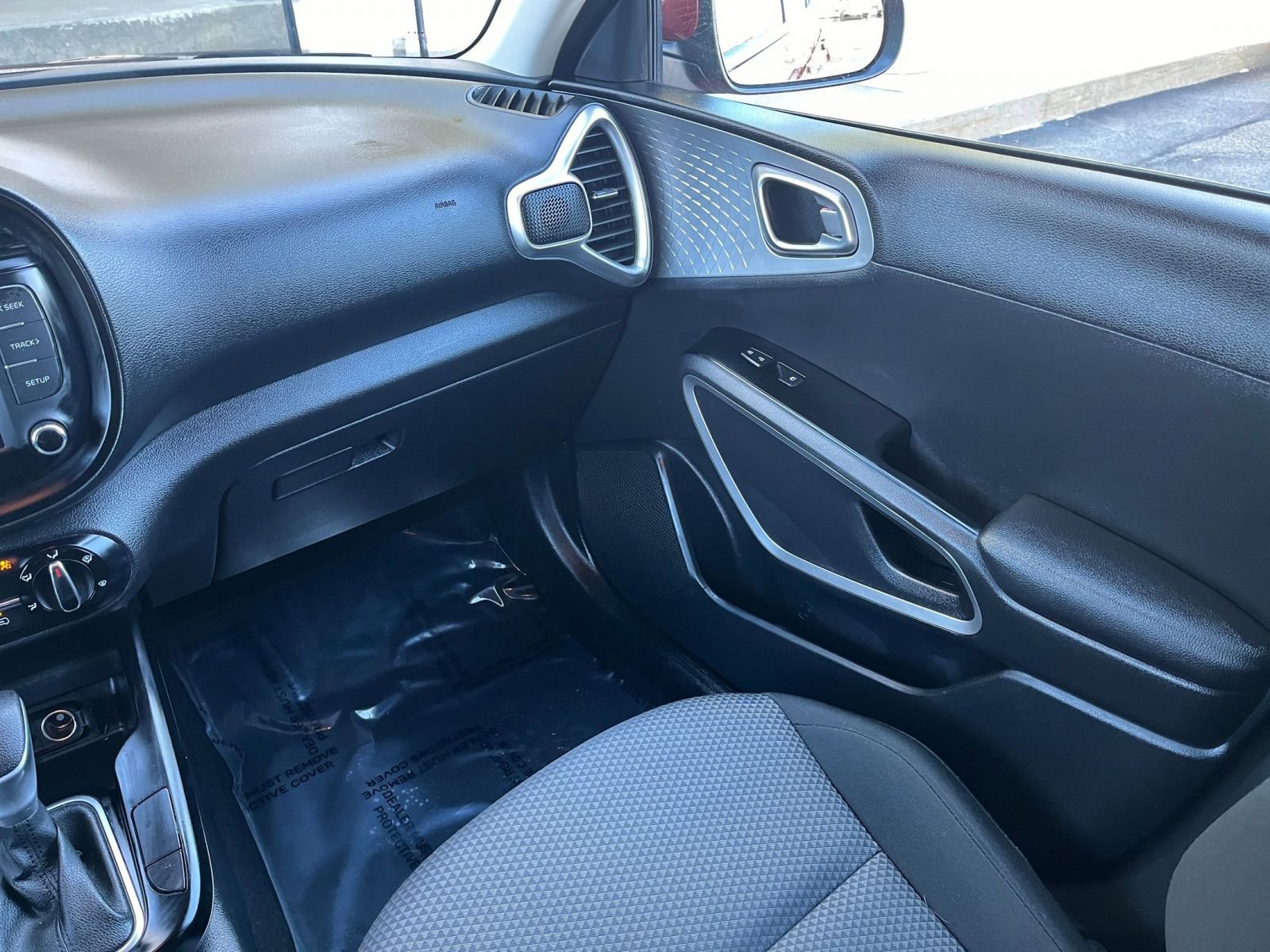 Used 2025 Kia Soul LX w/ LX Technology Package image 31