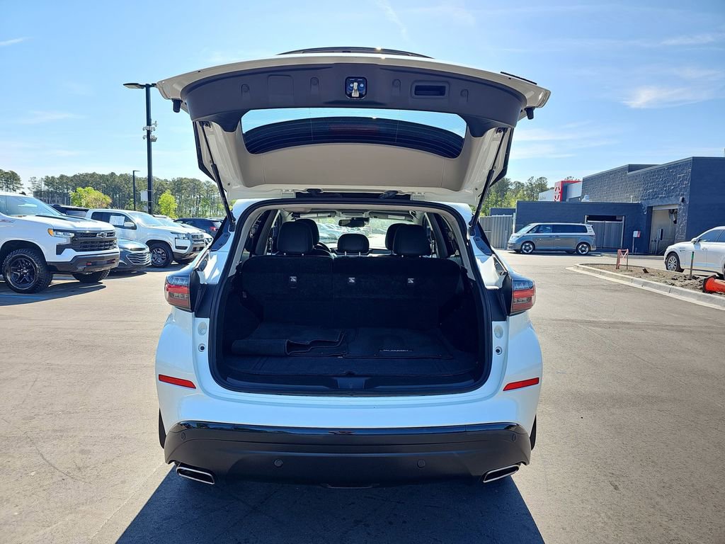 Used 2023 Nissan Murano SV w/ SV Midnight Edition Package image 16