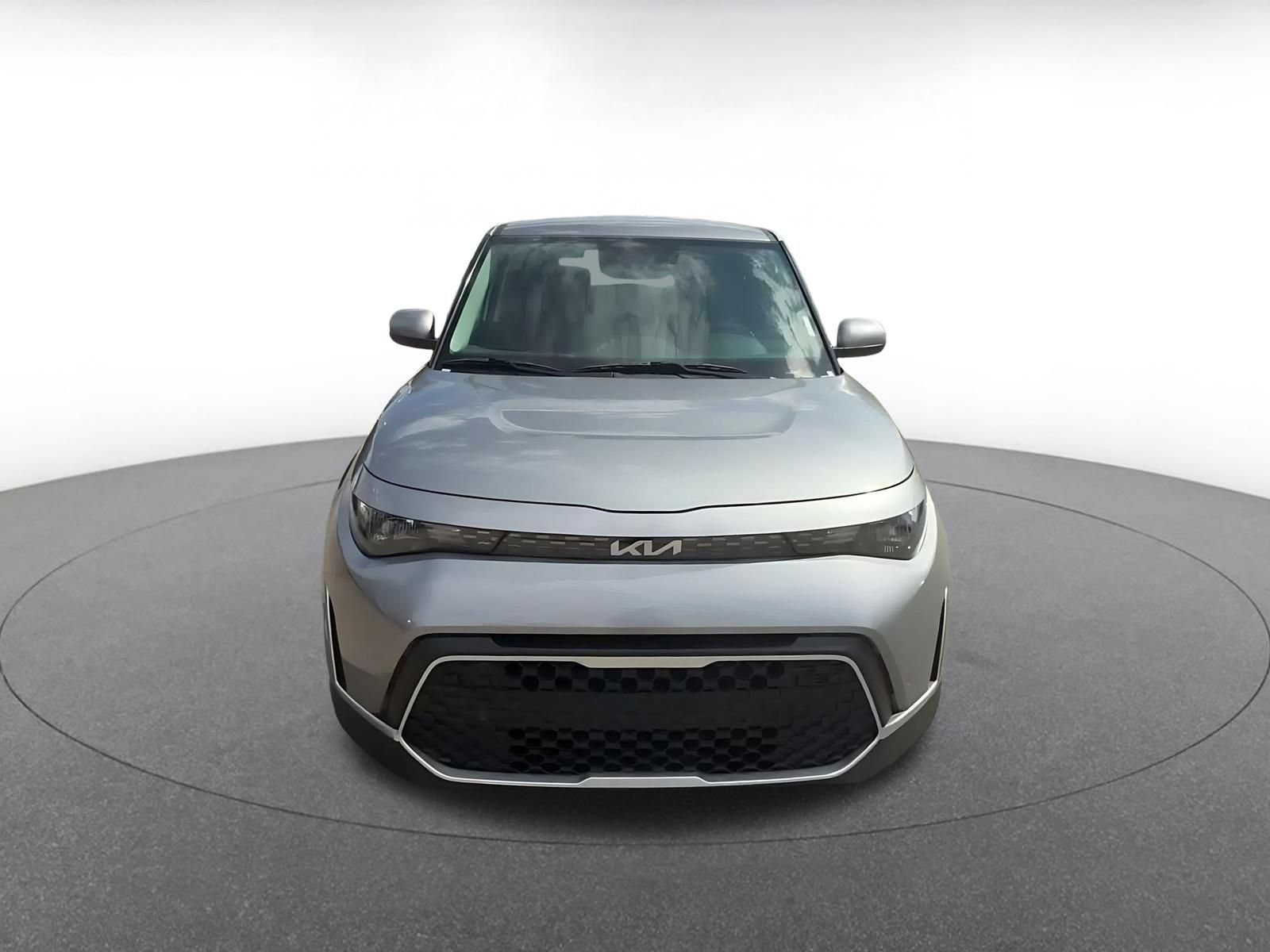 Used 2025 Kia Soul LX w/ LX Technology Package FWD image 3