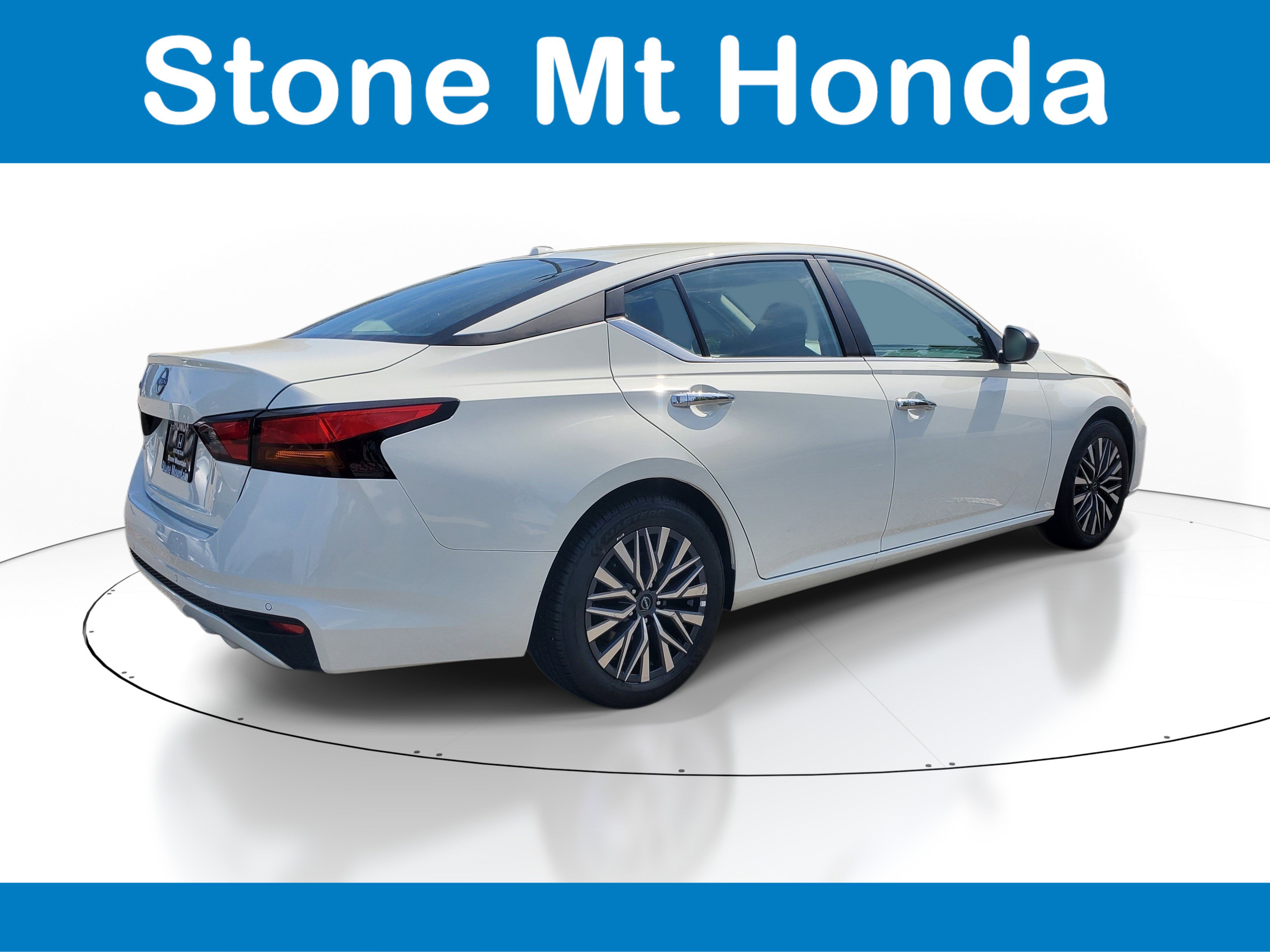 Used 2025 Nissan Altima 2.5 SV FWD image 6