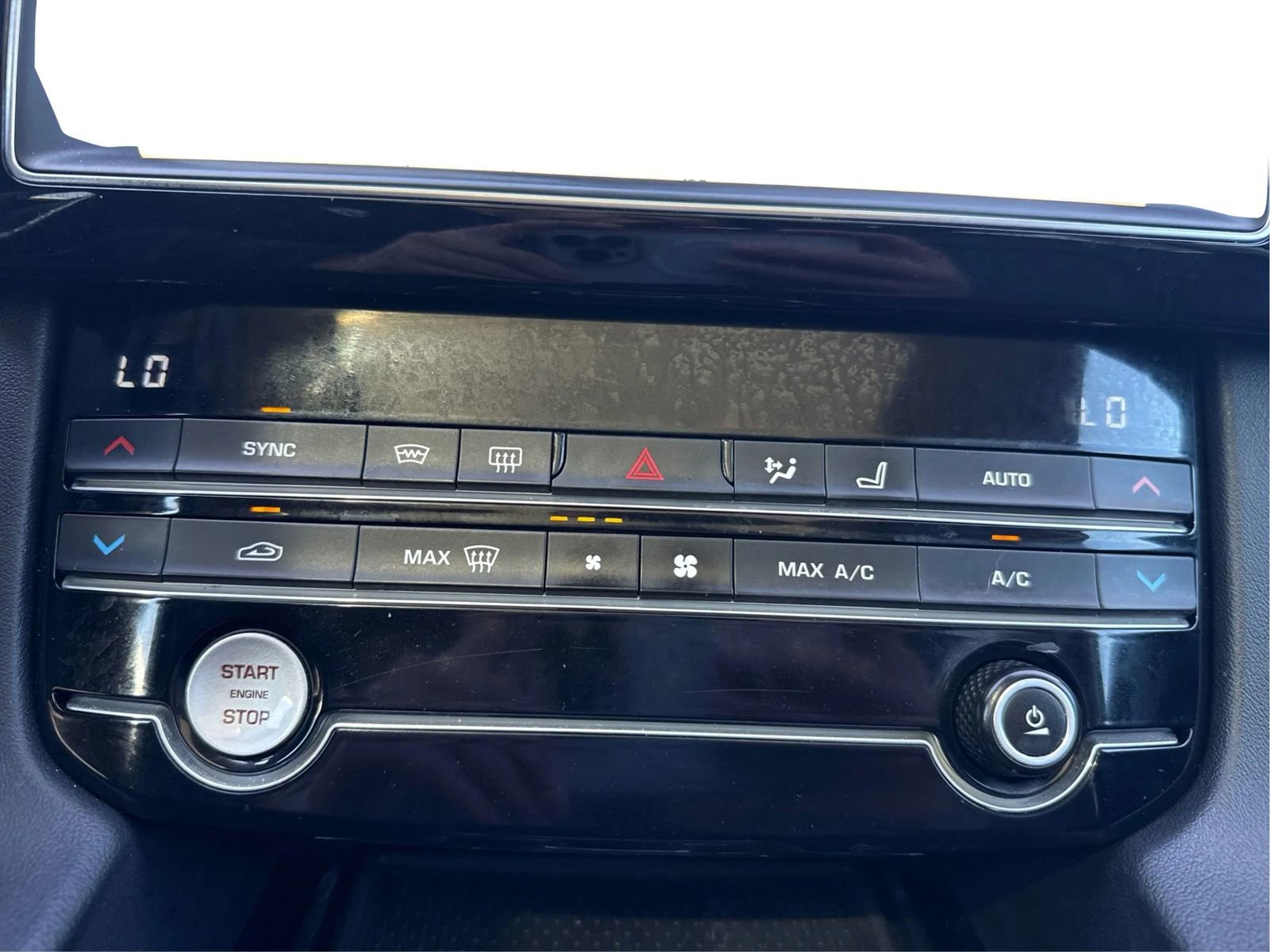 Used 2019 Jaguar F-PACE Prestige image 34