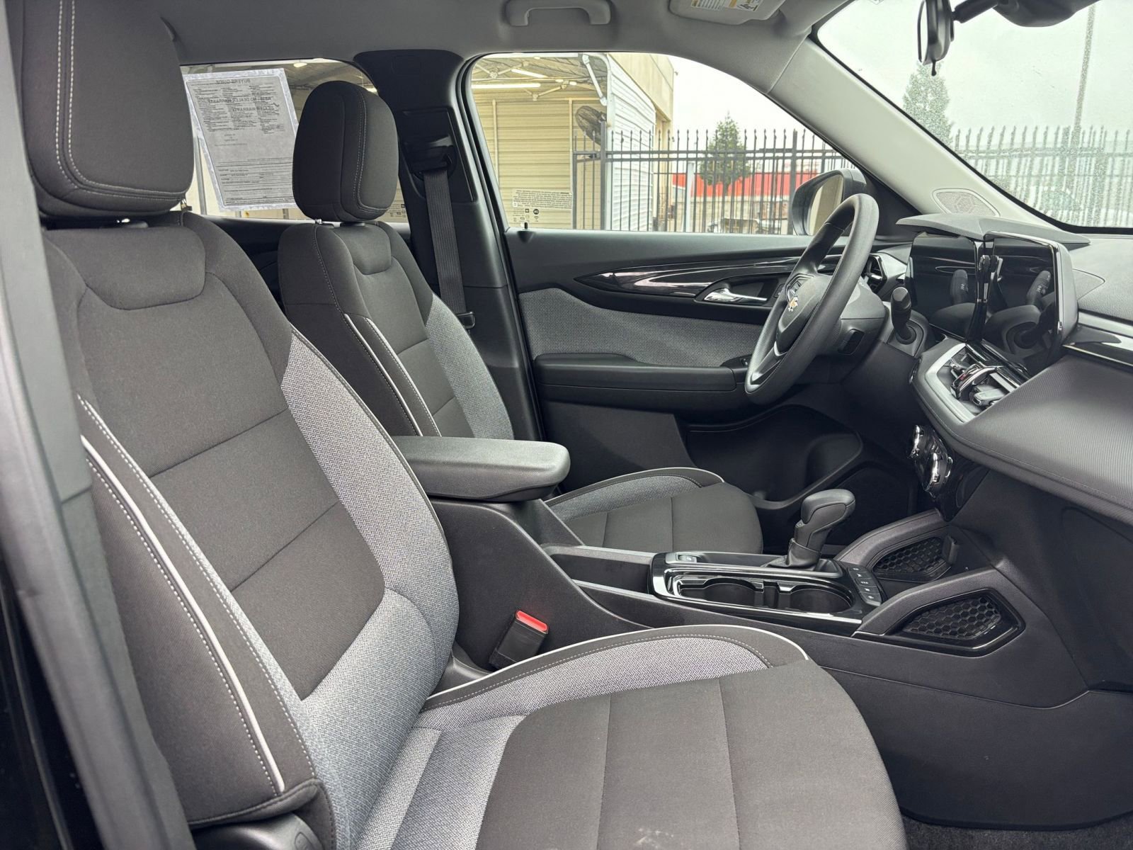 Used 2025 Chevrolet TrailBlazer LT image 34