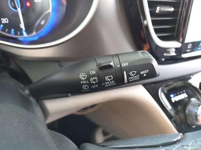 Used 2023 Chrysler Pacifica Touring-L FWD image 52
