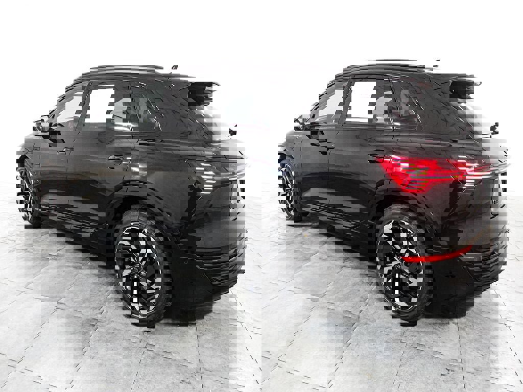 Used 2024 Audi Q8 e-tron Premium Plus w/ Premium Plus Package image 4