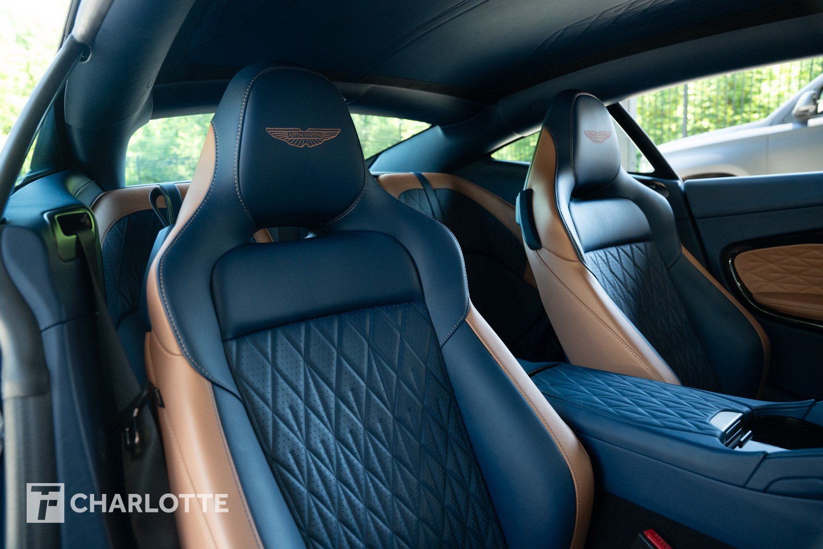Used 2025 Aston Martin DB12 Coupe RWD image 33