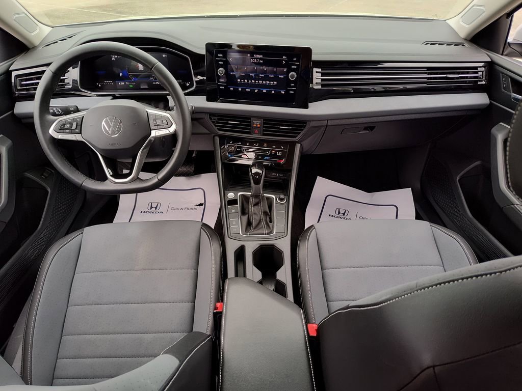 Used 2025 Volkswagen Jetta SE w/ Black Wheel Package image 29