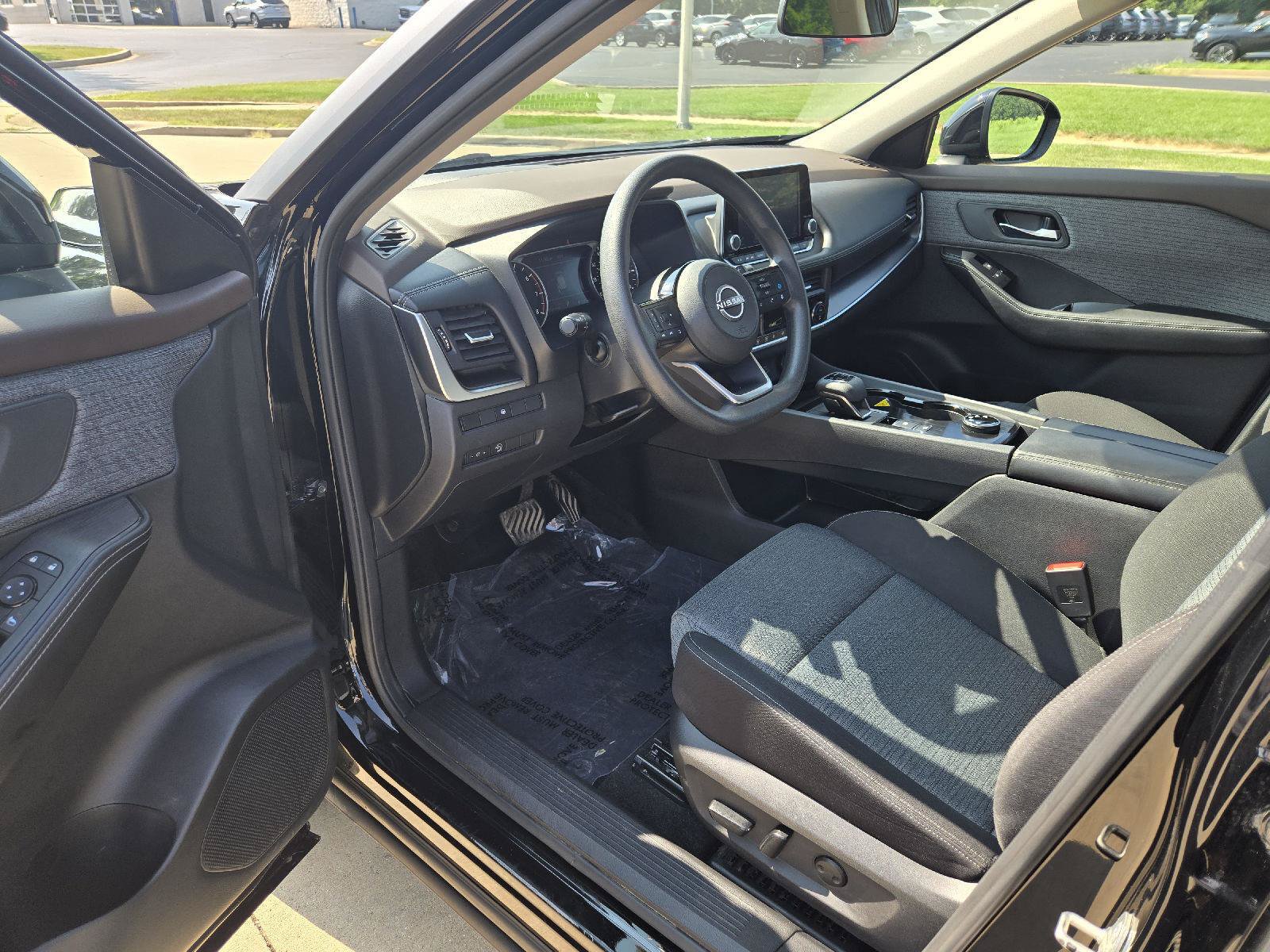 Used 2023 Nissan Rogue SV AWD/4WD image 11