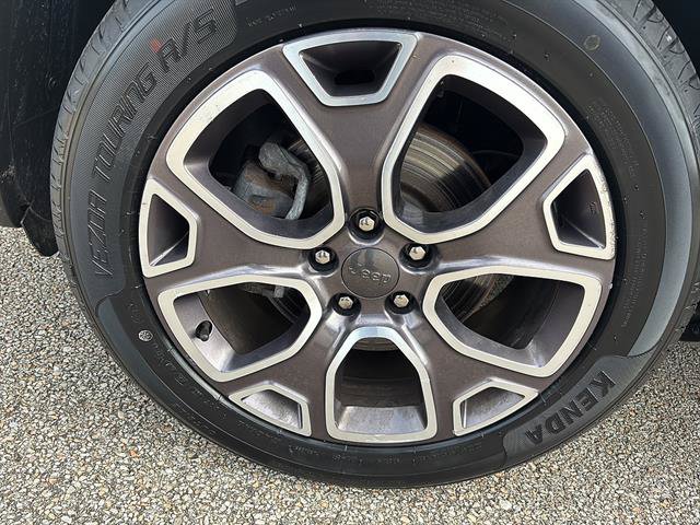 Used 2018 Jeep Renegade Limited w/ UConnect 8.4 Nav Group AWD/4WD image 9