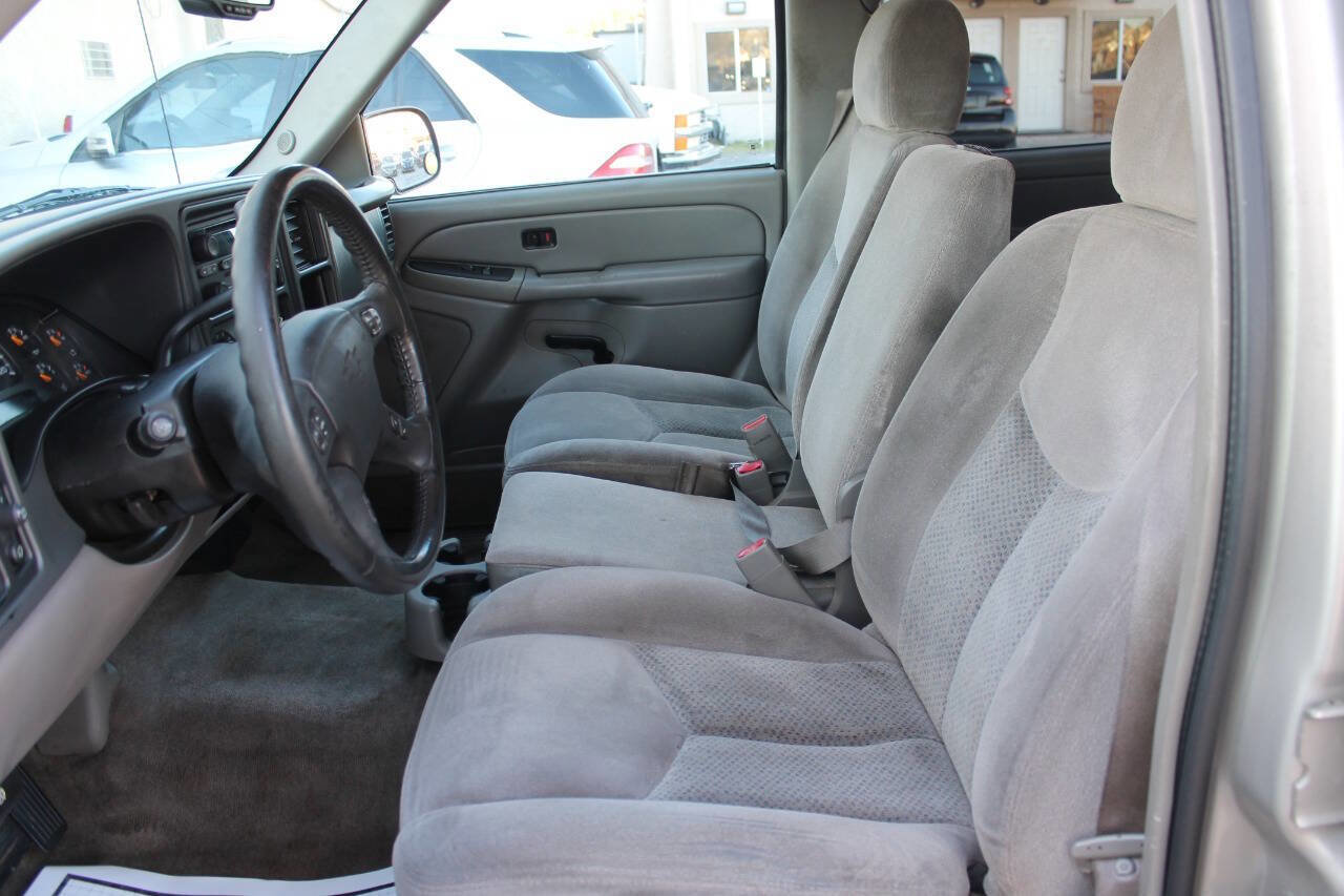 Used 2005 Chevrolet Suburban LS image 43