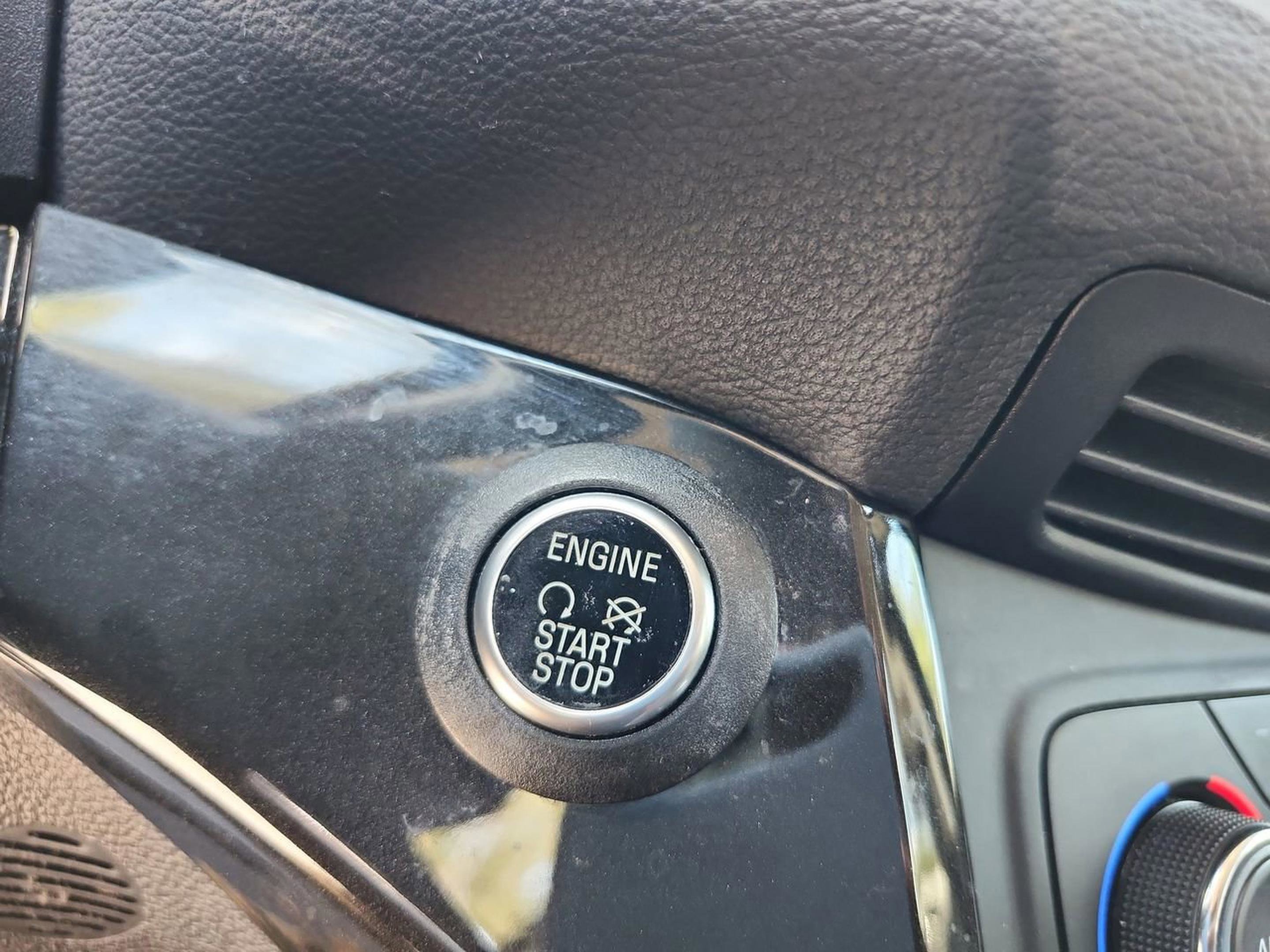 Used 2017 Ford Escape Titanium image 6