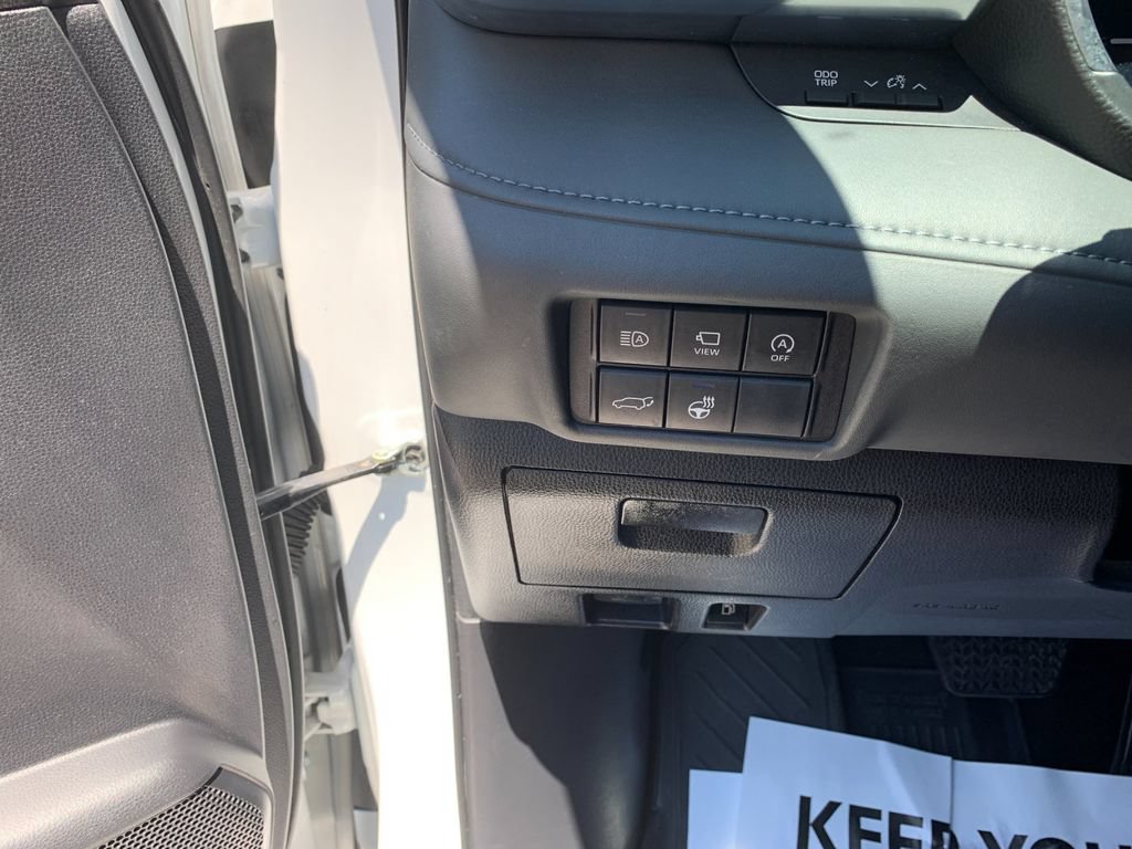 Used 2023 Toyota Highlander Platinum FWD image 31